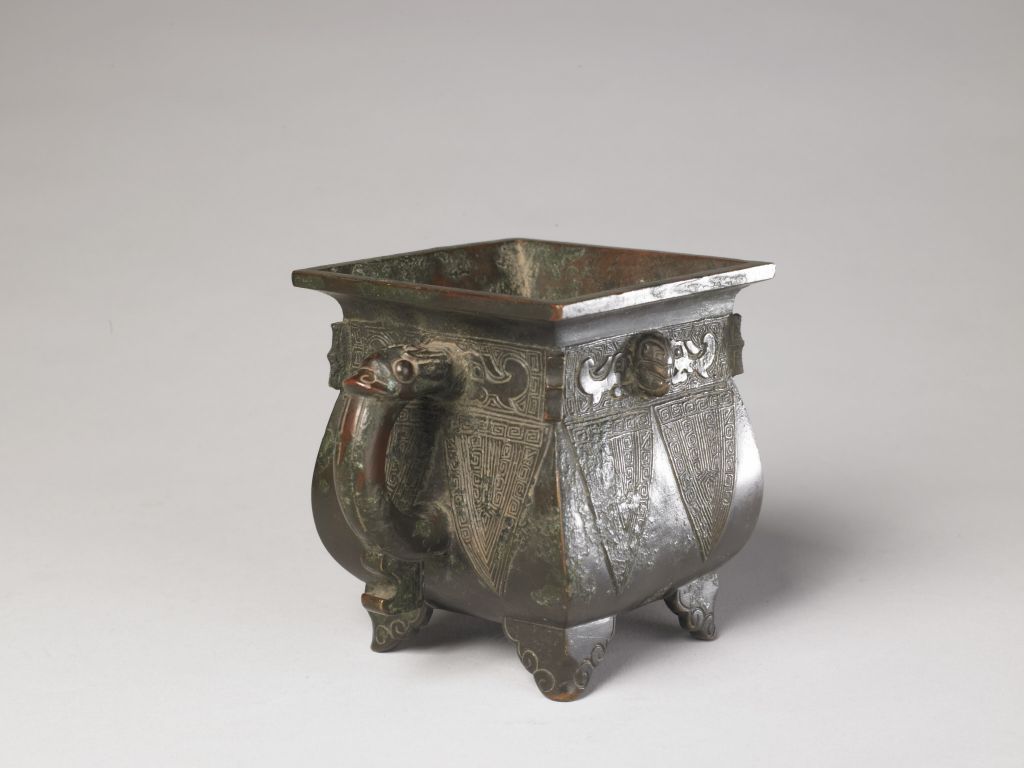 图片[1]-Four legged square bronze vessel with banana leaf pattern-China Archive